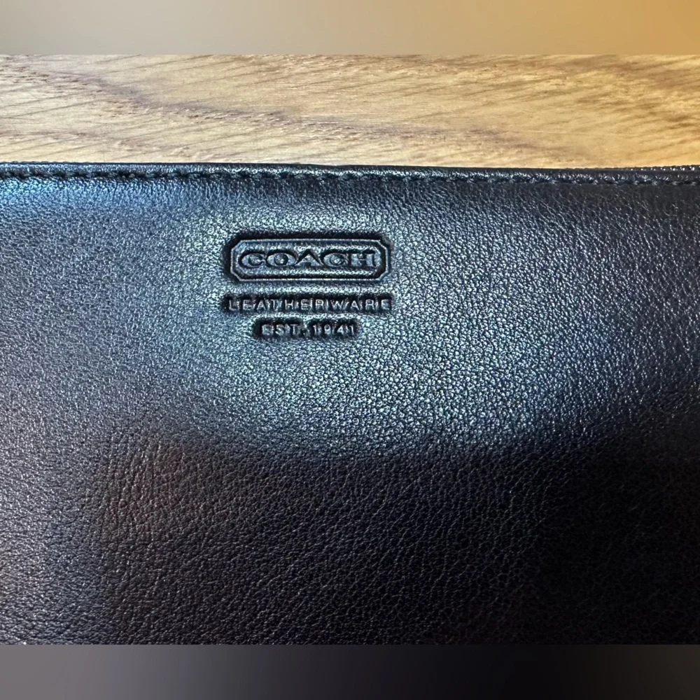 🩷 Coach Leather Wristlet 🩷